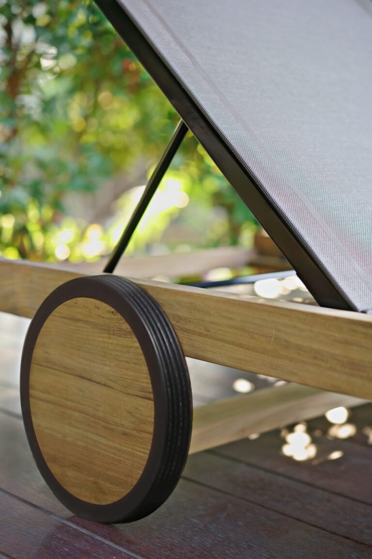mamagreen ekka lounger teak detail 2 min scaled